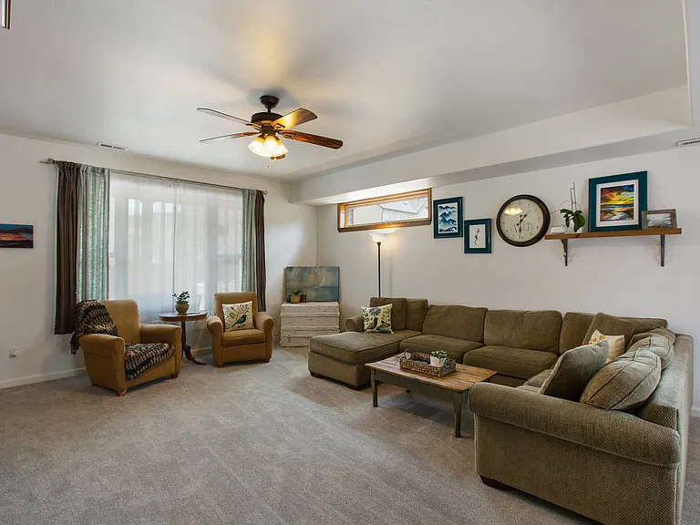 705 Valley View Dr — Photo 6