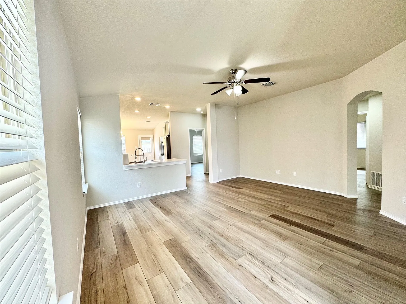 3 bed, 2.0 bath, 1340 sqft, $1,900 — Photo 2