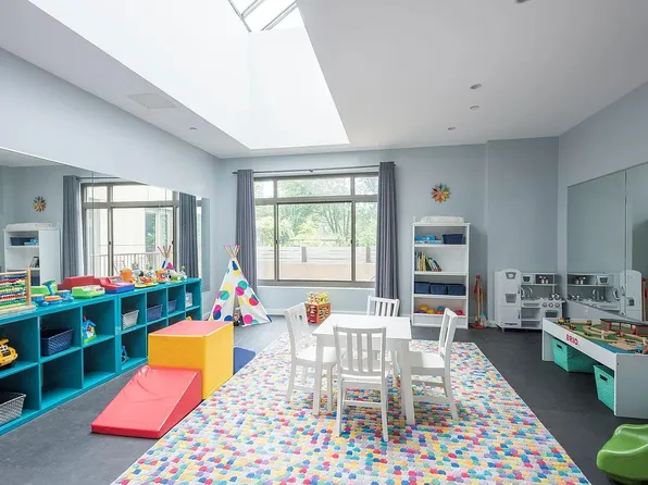 500 4th Avenue image 7 of 12