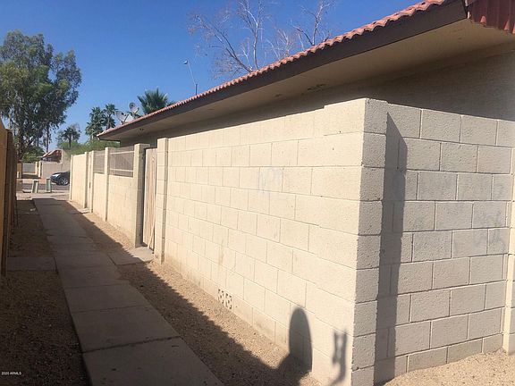 3rd image of 2727 E Marconi Ave