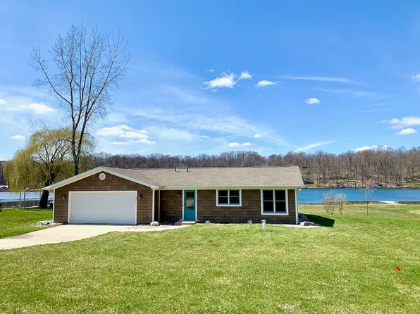 65526 W Peninsula Dr, Cassopolis, MI 49031