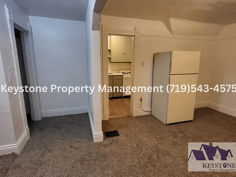 $400 Off Move In Special! Centrally Located 2nd Floor Apartment with 1 Bedroom/1 Bathroom - $800/... — Photo 9