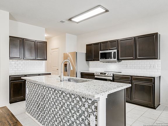 4th image of 1552 Gateshead Dr