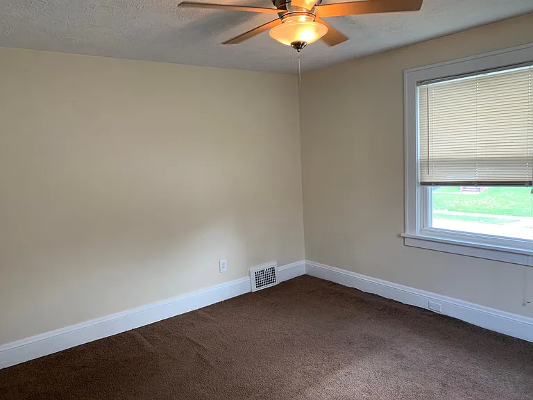 2228 S Taylor Rd — Photo 23