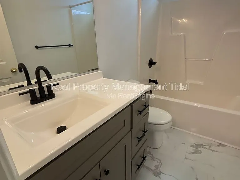5048 Queen St — Photo 13