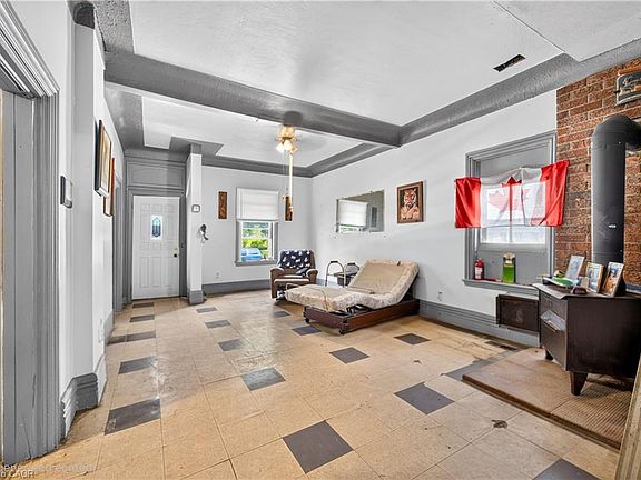 4th image of 76 Birch Ave