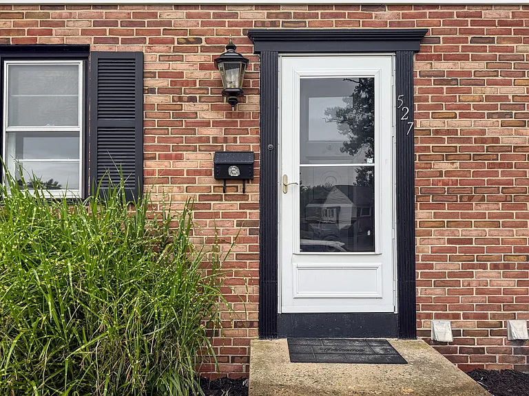527 W Marion St — Photo 3