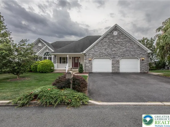 461 E Beil Ave, Nazareth, PA 18064