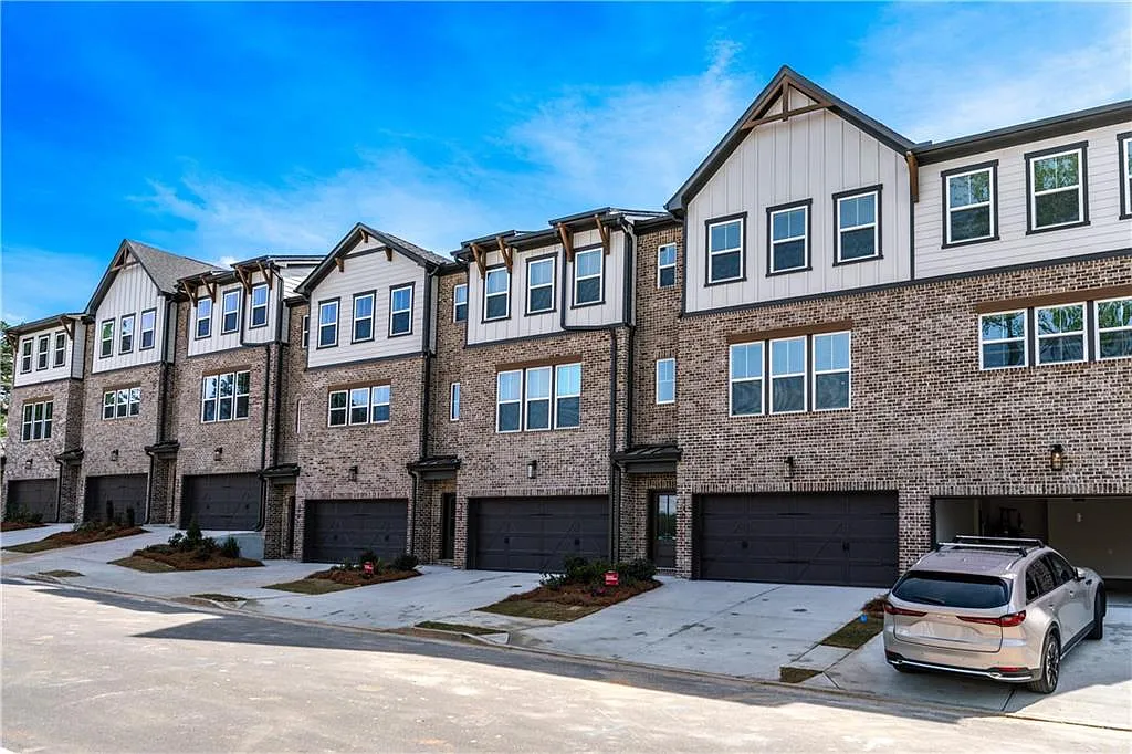 3 bed, 3.5 bath, 2594 sqft, $3,000 — Photo 2