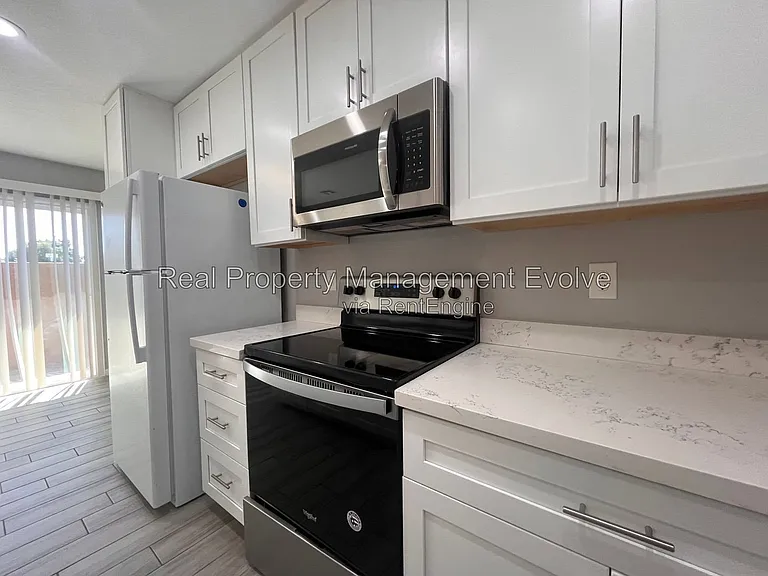 408 W Blackhawk Dr #1 — Photo 12