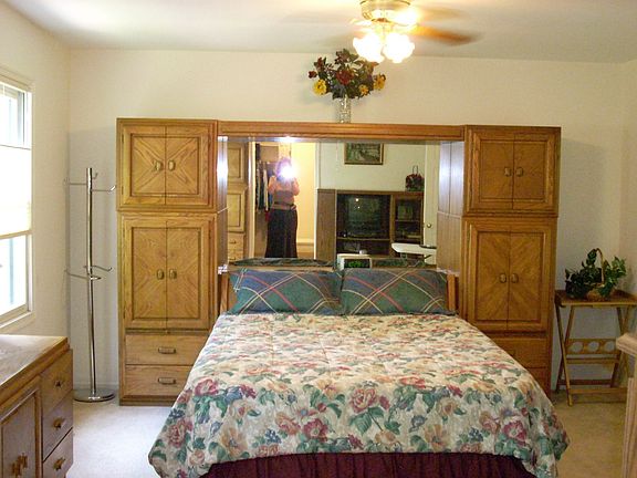 Spacious Master Bedrm