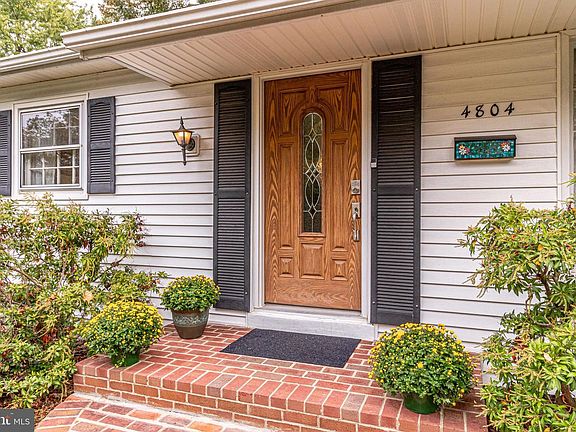 3rd image of 4804 Poplar Dr
