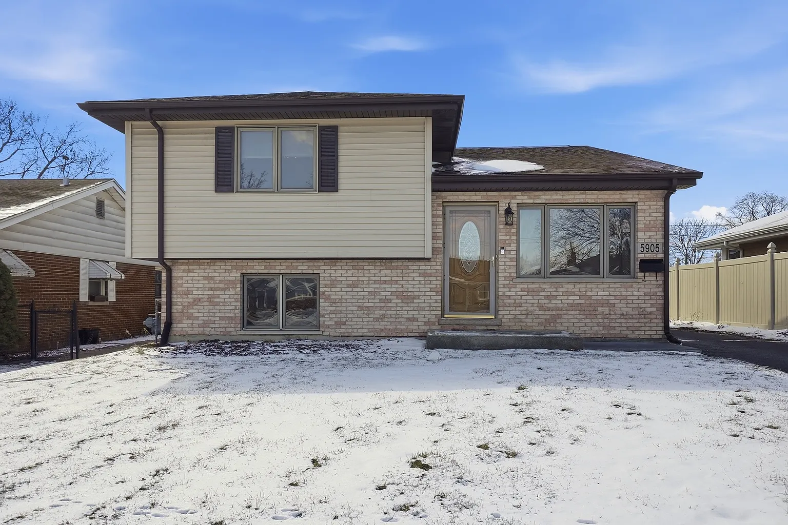 5905 Superior St photo 1