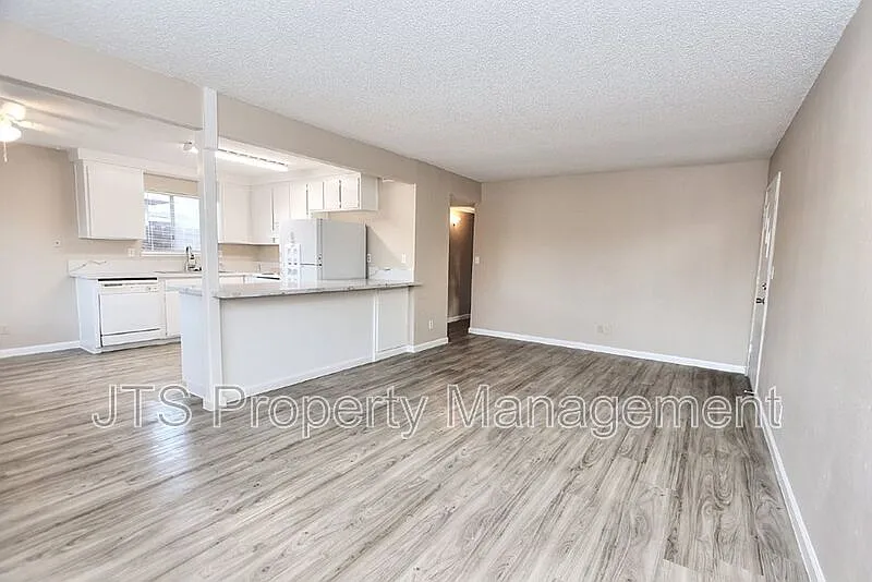 2 bed, 1.0 bath, 975 sqft, $1,795 — Photo 3