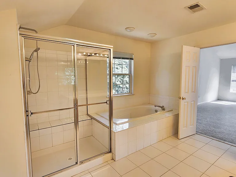406 Clairborne St — Photo 34