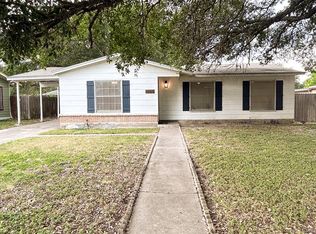 1005 E Widhelm St, Beeville, TX 78102