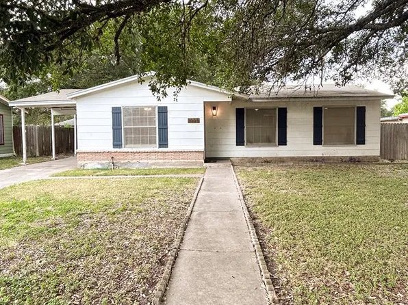 1005 E Widhelm, Beeville 78102