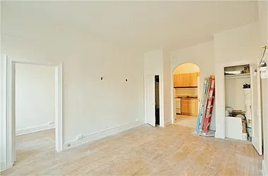 Rented by R New York