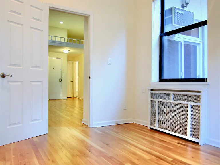 160 W 75th St #1B — Photo 7