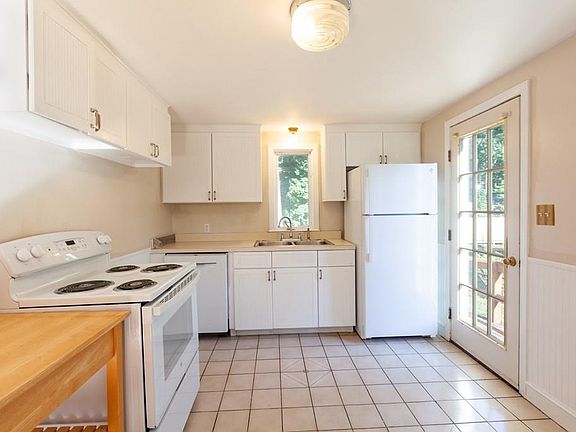 5th image of 12 Carroll Ave
