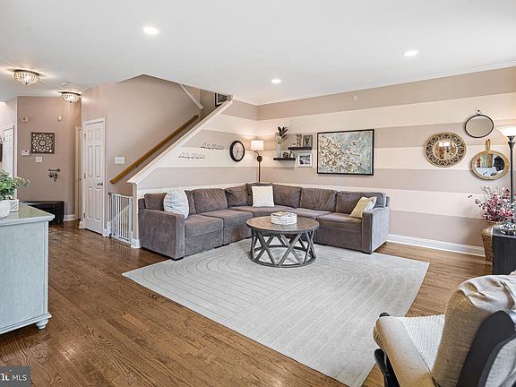 2nd image of 208 Clubhouse Ct