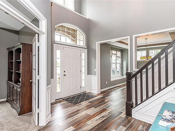3rd image of 10998 Woodpark Dr