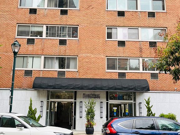 4th image of 2101 Chestnut St APT 903