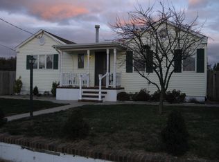17 Lohsen Pl, Port Monmouth, NJ 07758