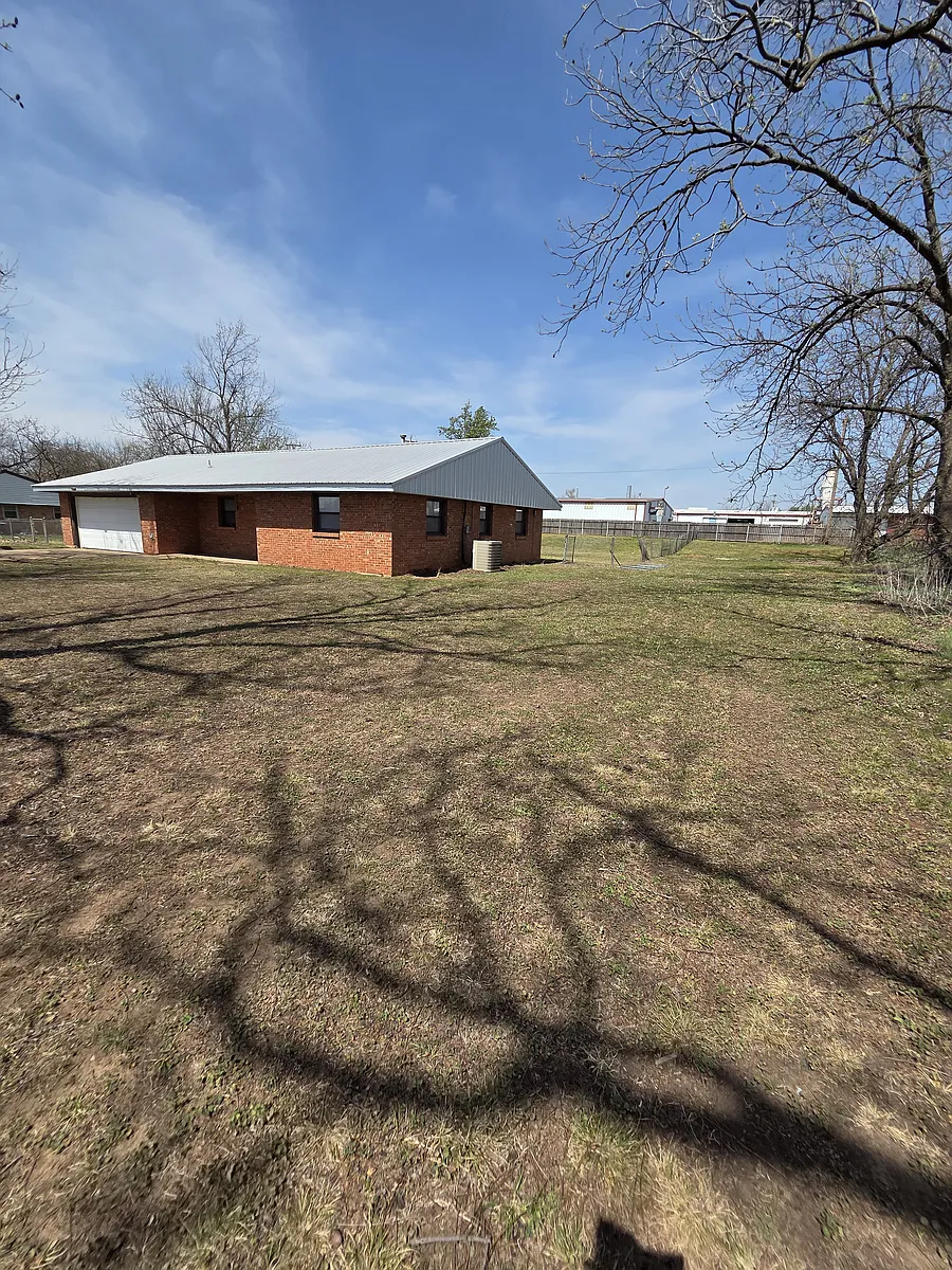Building Photo - 610 Kirby Ln