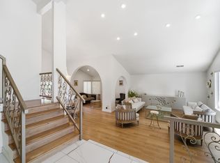 19581 Braewood Dr, Tarzana, CA 91356