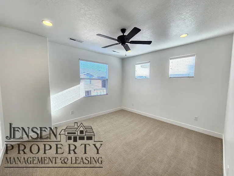2649 E Wake Forest Ln — Photo 28