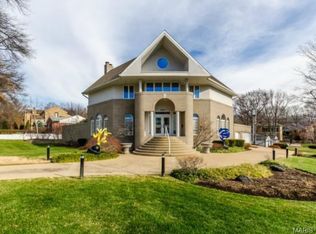 8331 University Dr, Saint Louis, MO 63105