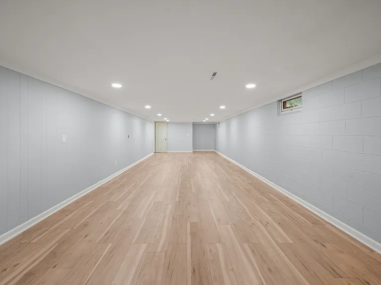 1597 Edward Dr — Photo 16