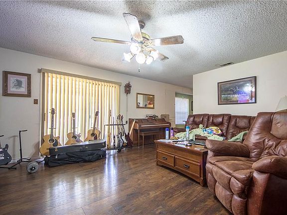 4th image of 621 Winston Dr