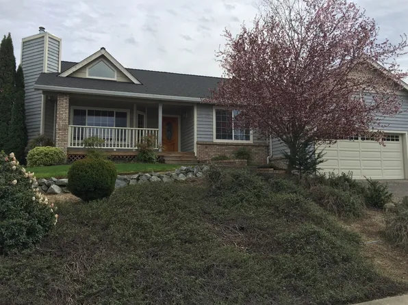 1403 Brittany Ct, Grants Pass, OR 97527