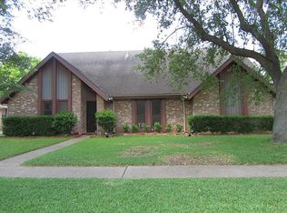 2827 Edgewood Dr, Sugar Land, TX 77479