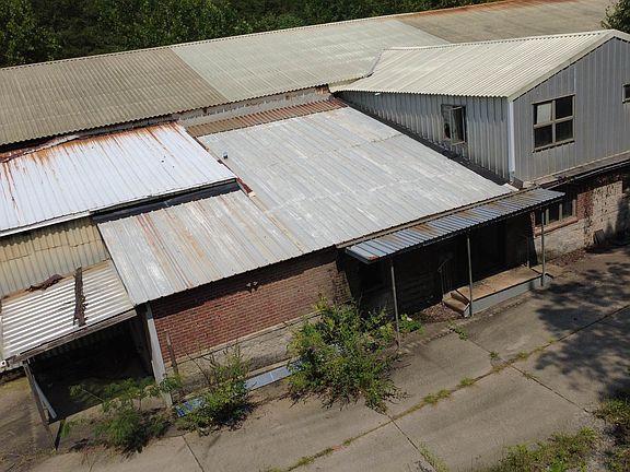 2nd image of 1626 Manilla Creek Rd