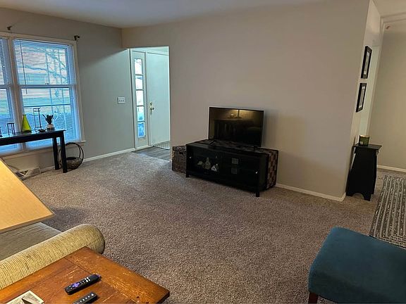 5th image of 105 Dorothy Dr