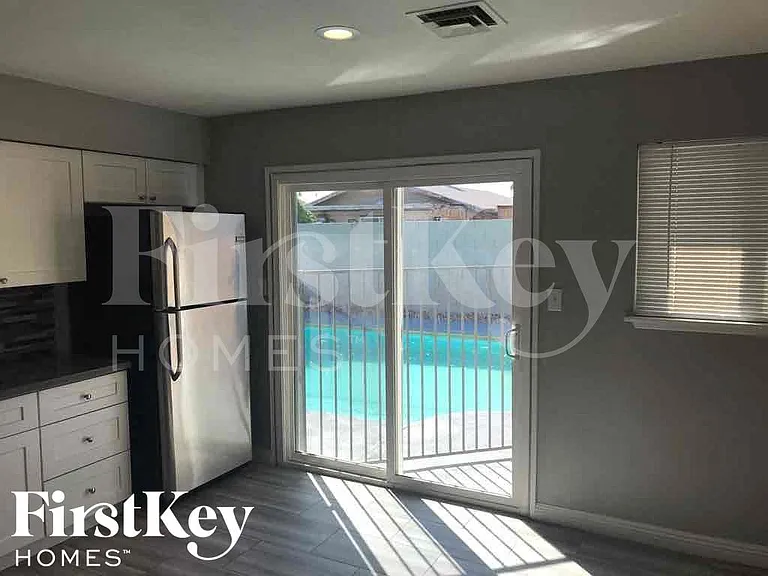 4843 Fairfax Ave — Photo 7