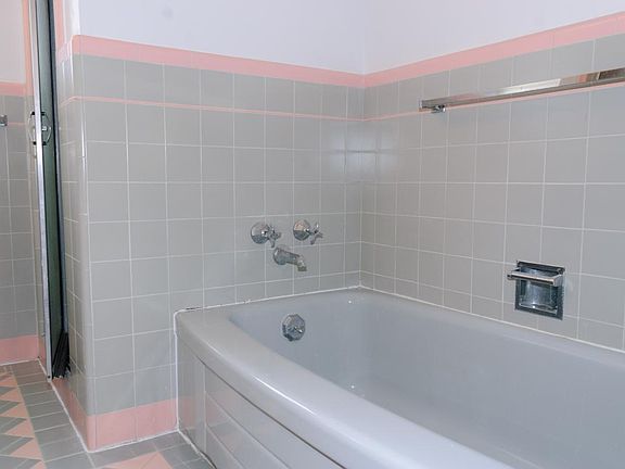 4th image of 2952 Taraval St