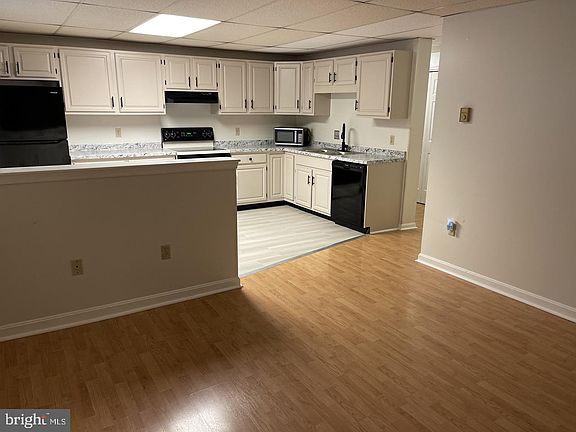 5th image of 250 W 2nd St
