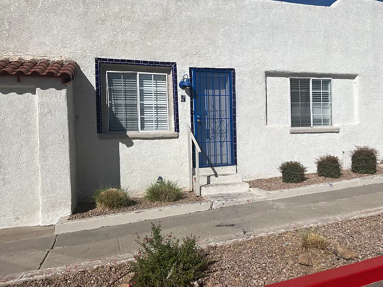 Renovated, Loaded, 1 Bedroom w/ Custom Touches — Photo 28