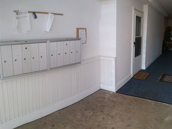 4th image of 779 W Barrington Cir