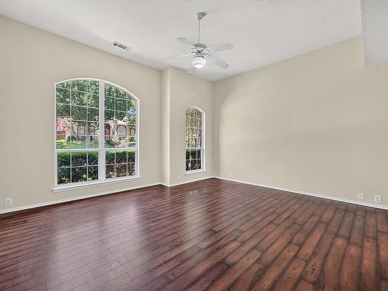 2328 Hunters Run Dr — Photo 6