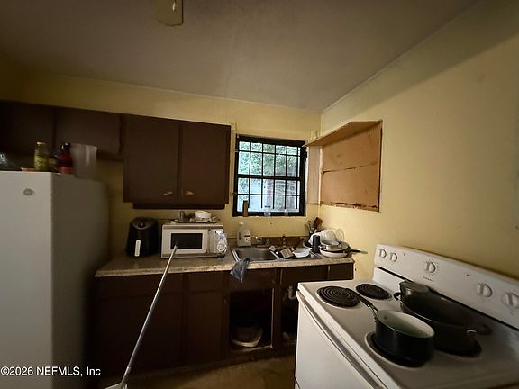 3rd image of 1845 W 23RD Street