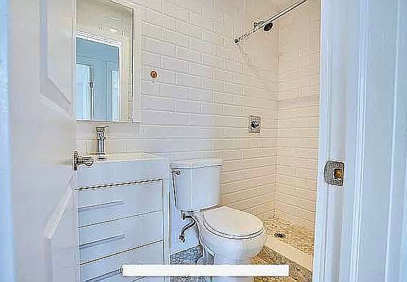4th image of 928 Hancock St #2A