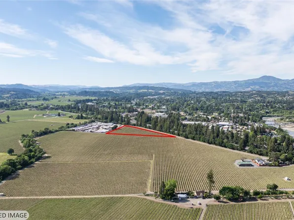 300 Kinley Drive, Healdsburg, CA 95448