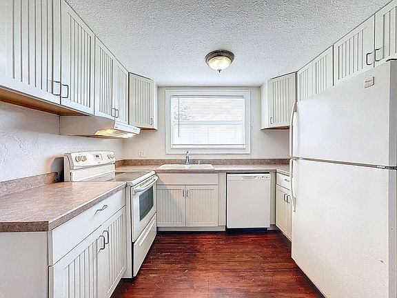 4th image of 2649 1/2 Dartmouth Ave N