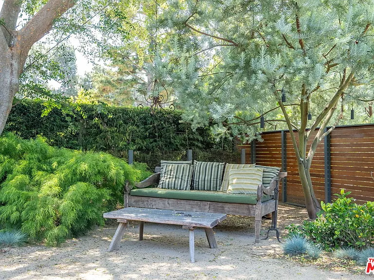 8967 Wonderland Park Ave — Photo 49