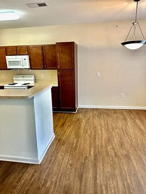 Ashley Pointe — Photo 4